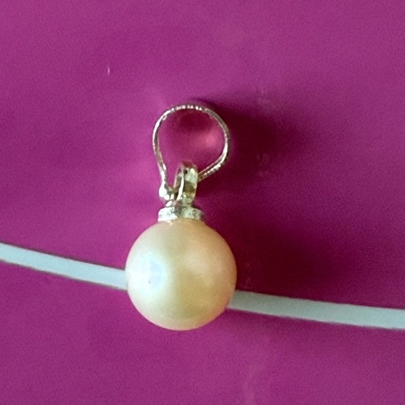 Pearl dangle pendant - Picture 3 of 9